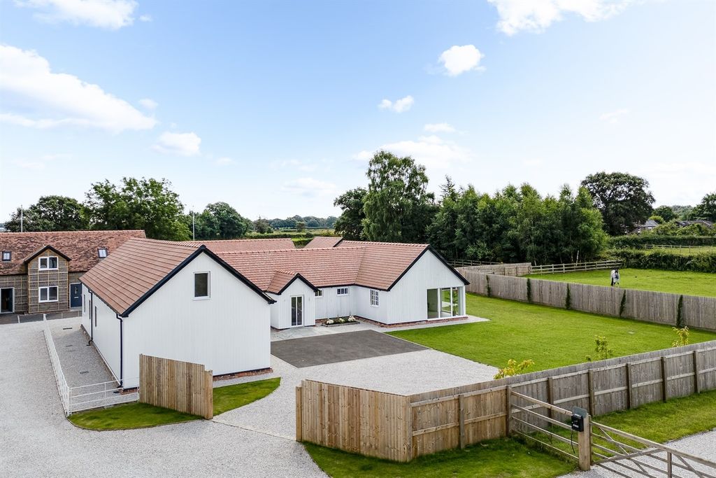 Property photo 1 of 37 (Main)