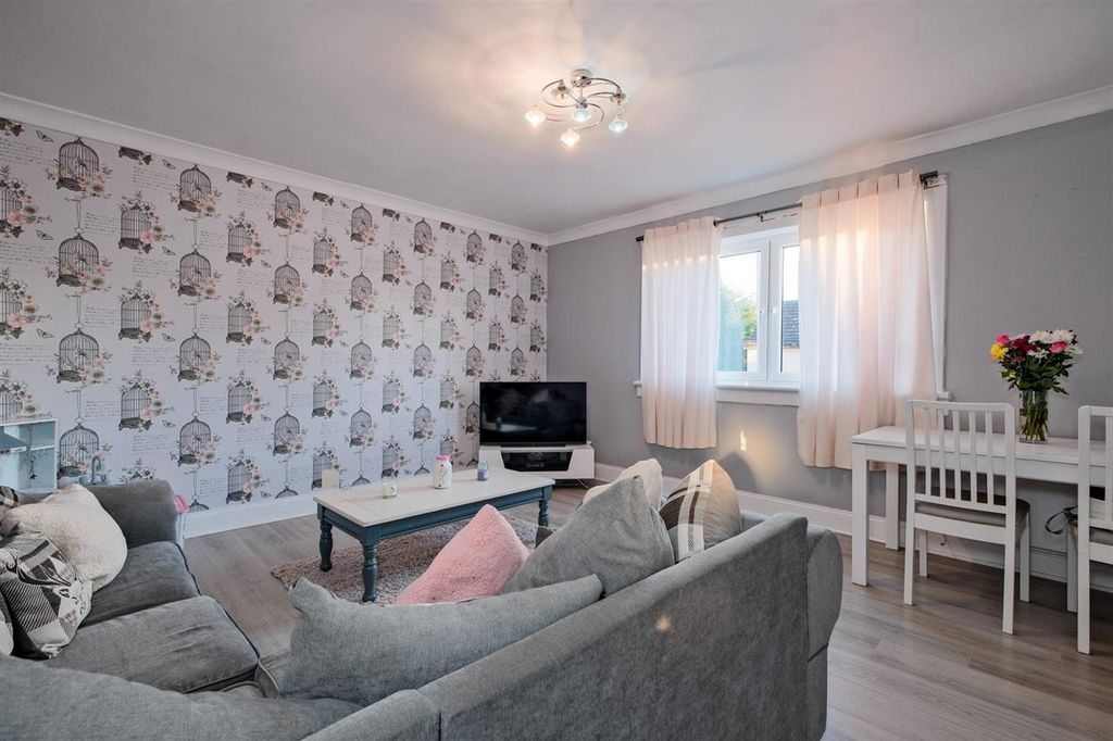 Property photo 2 of 17 Lounge