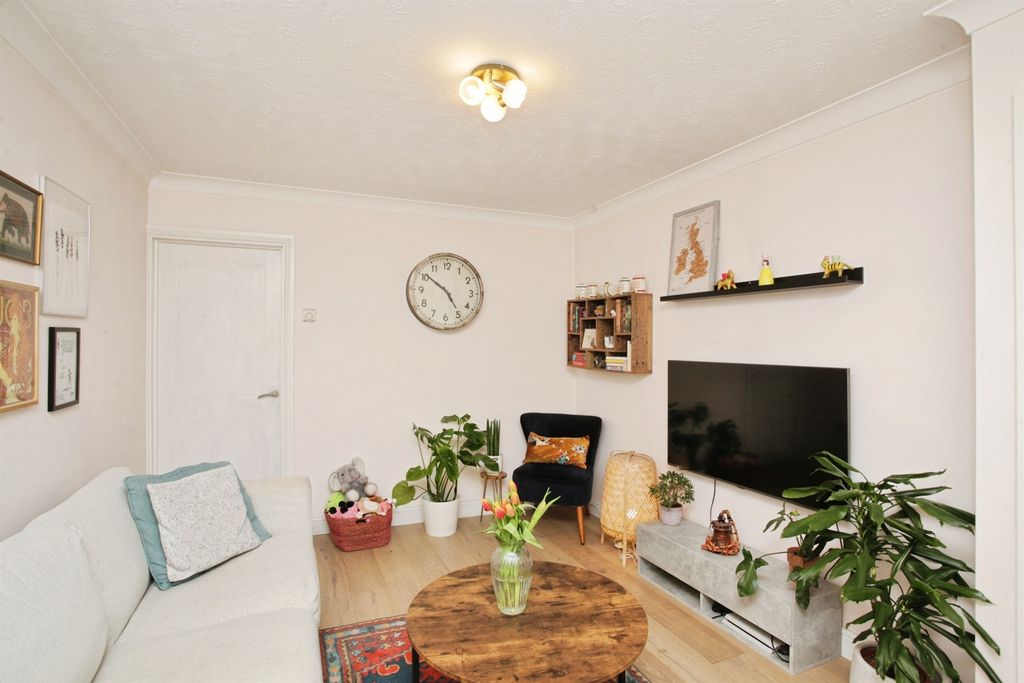 Property photo 3 of 25