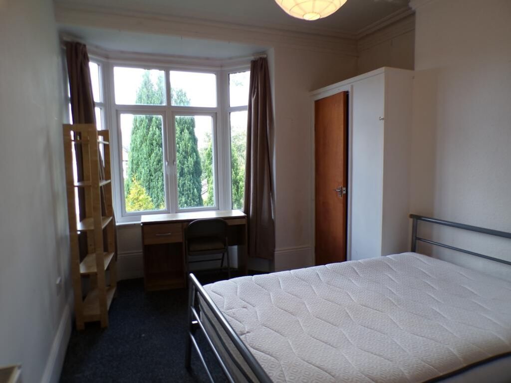 Property photo 2 of 10 Spacious Double Bedroom Featuring Large Windows Th...
