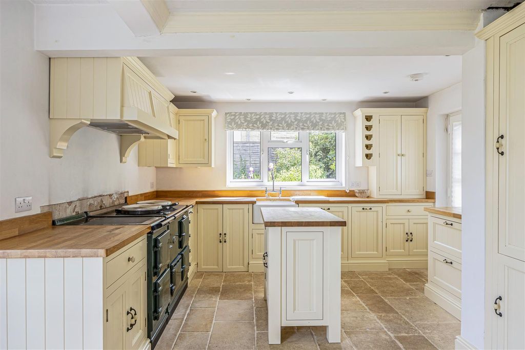 Property photo 2 of 22 Kitchen