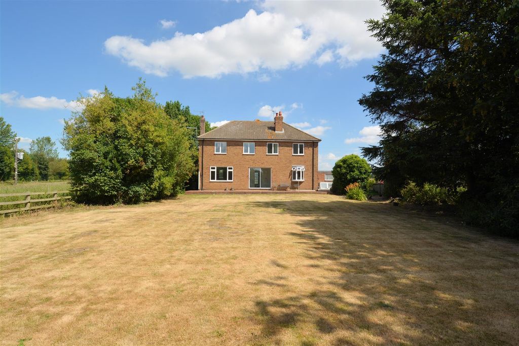 Property photo 1 of 15 Poplar Farm.Jpg