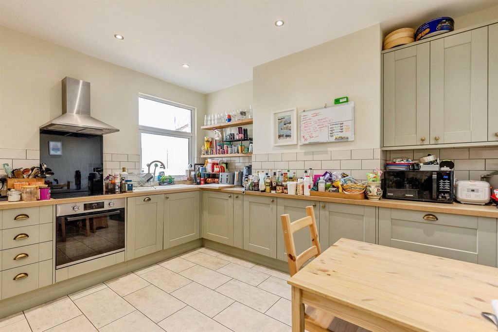 Property photo 2 of 26