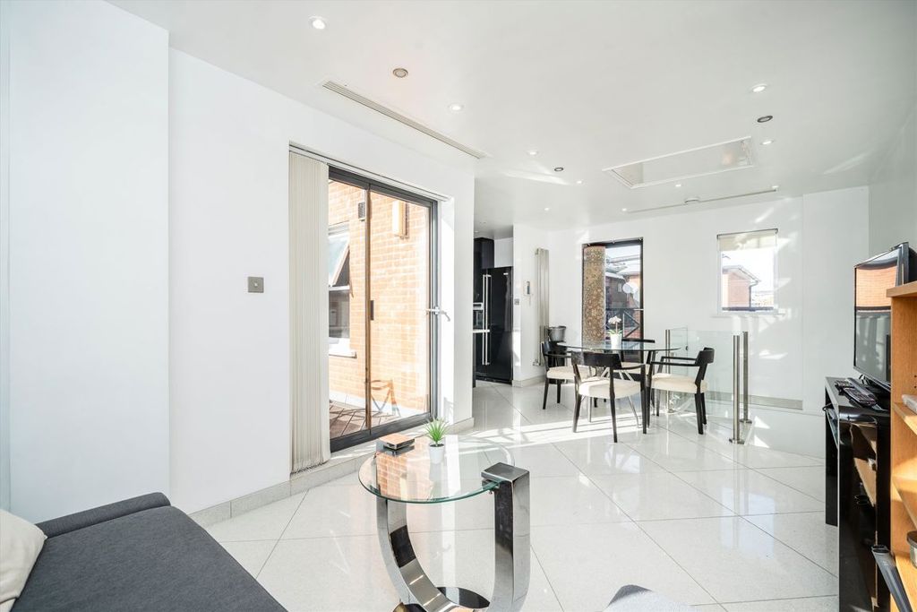 Property photo 3 of 9