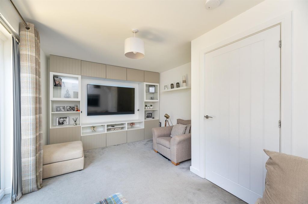 Property photo 3 of 27 Sitting Room