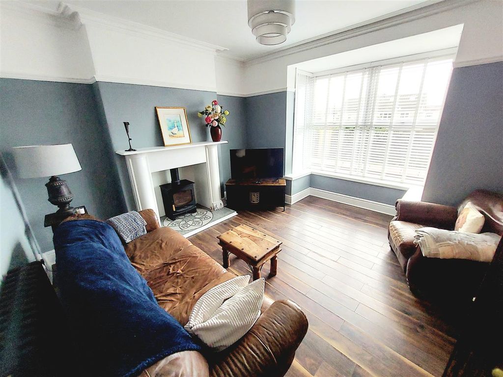 Property photo 2 of 30