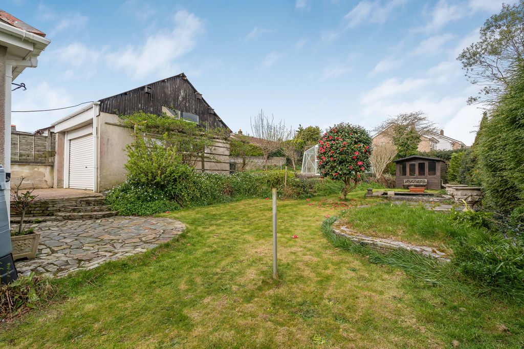 Property photo 2 of 29