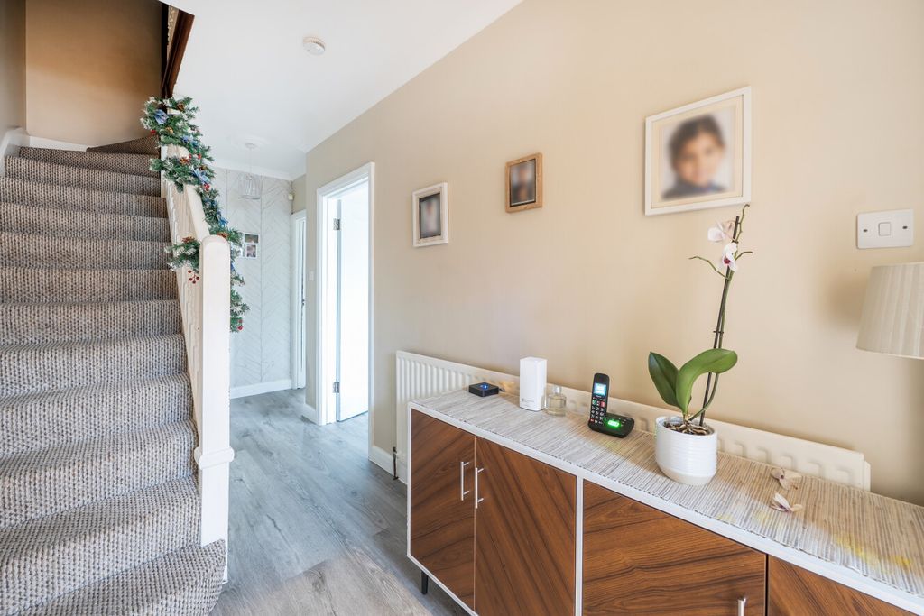 Property photo 2 of 19 1393757-1-69490F6...