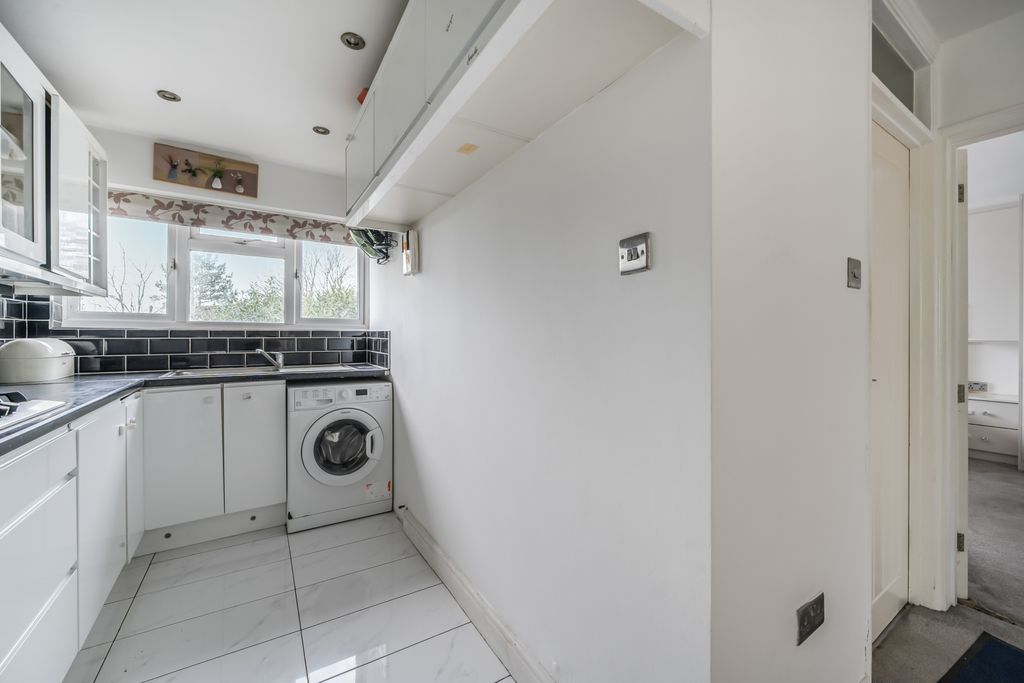 Property photo 3 of 20