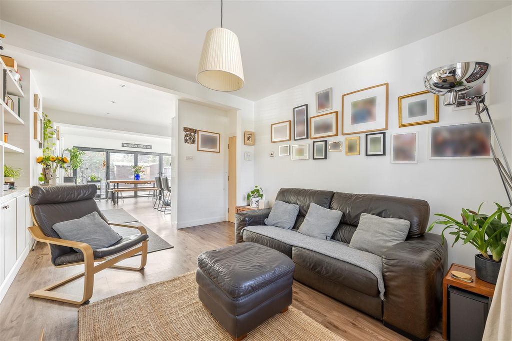 Property photo 2 of 24 Ardleigh Terrace, E17