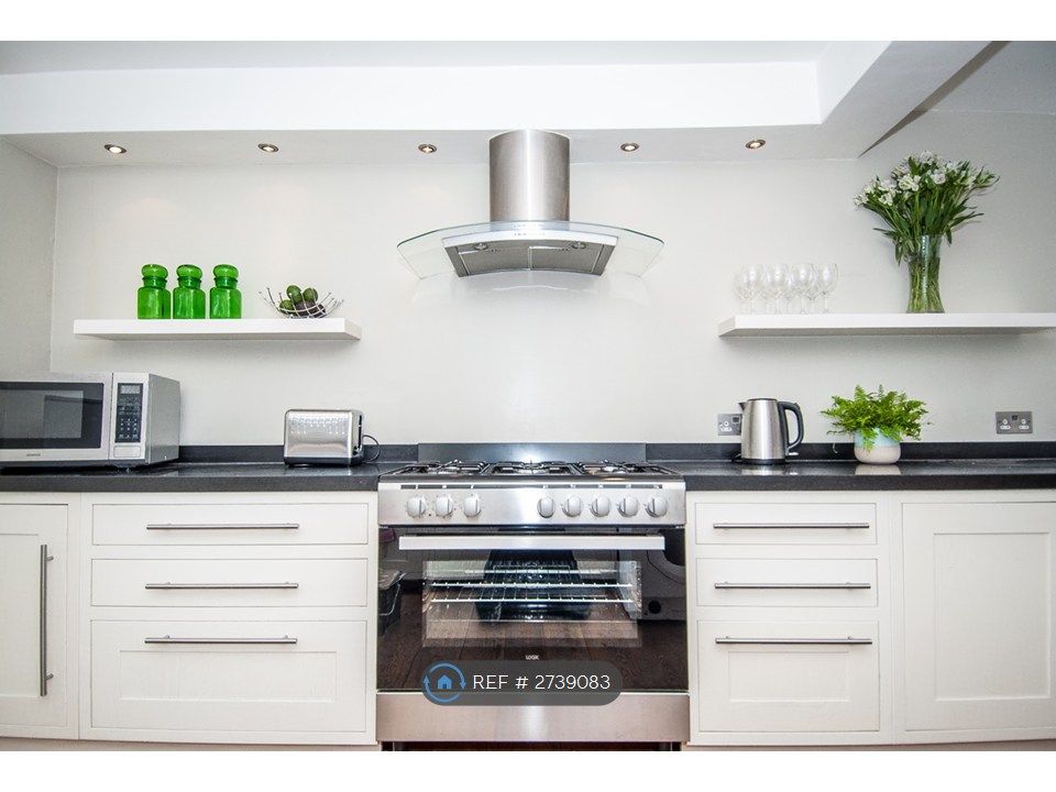 Property photo 3 of 7 Shared Kitchen