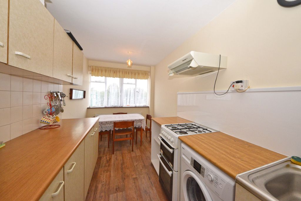 Property photo 3 of 6
