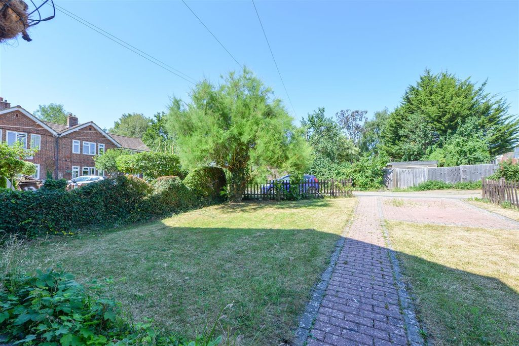 Property photo 3 of 9 Woodlands Road2.Jpg