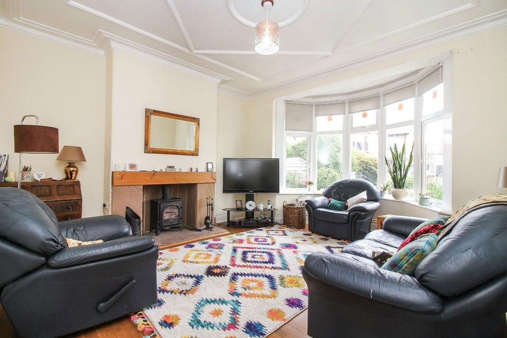 Property photo 2 of 11 Living Room