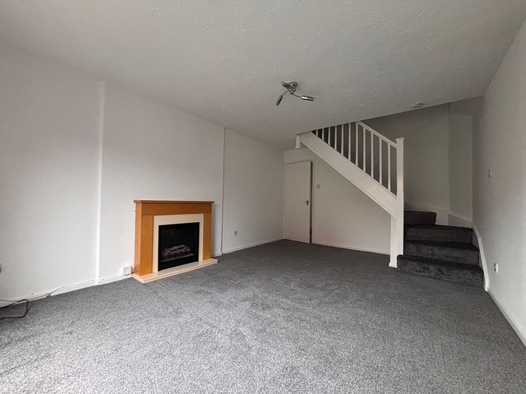 Property photo 3 of 11 Lounge