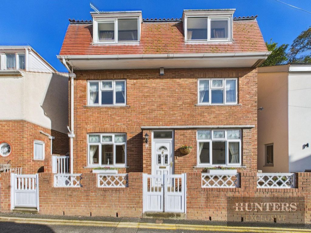 Property photo 1 of 35 Cam05316G0-Pr0219-Still015.Jpg