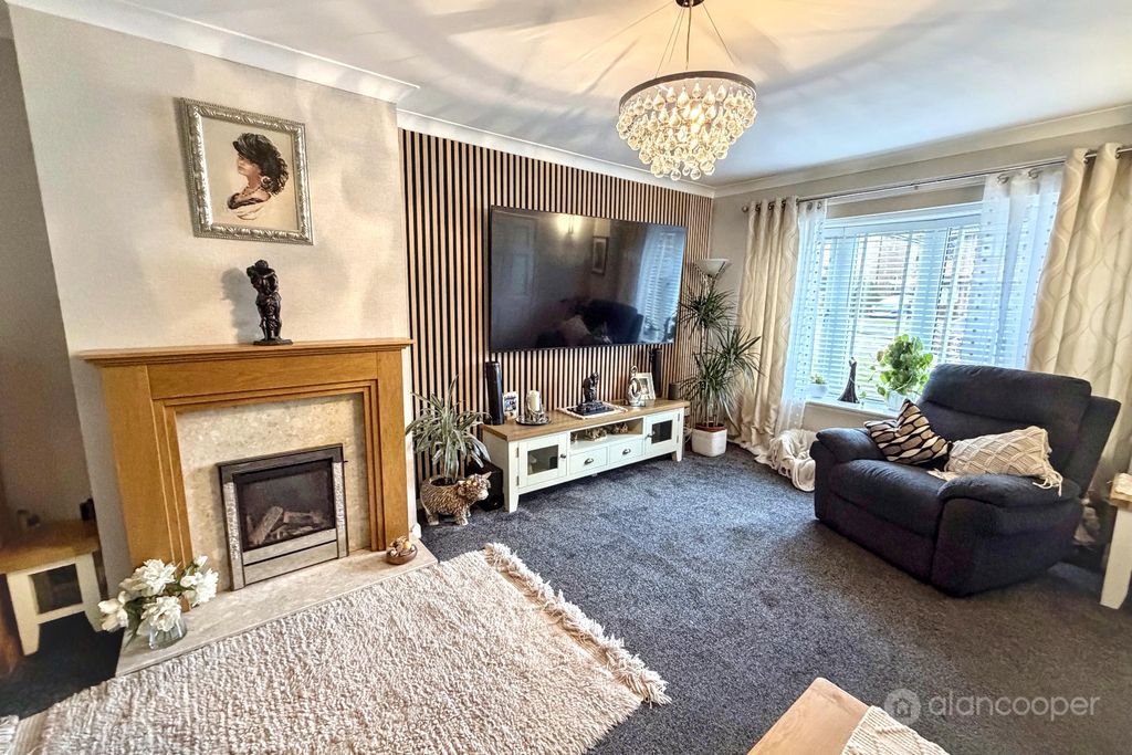 Property photo 2 of 19 5035893