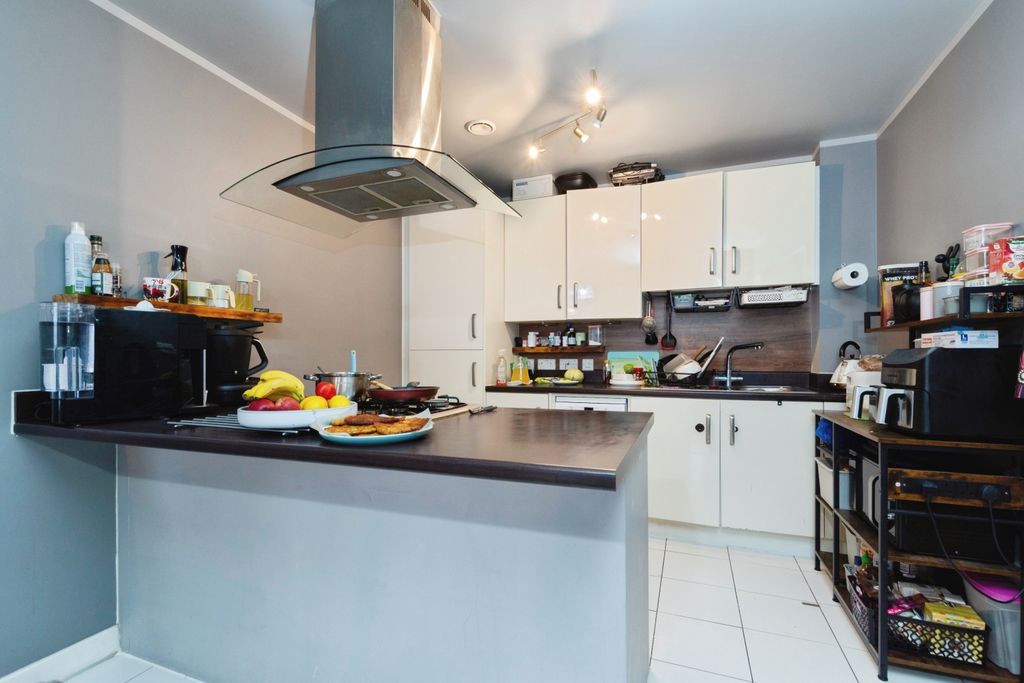 Property photo 3 of 19 Kitchen