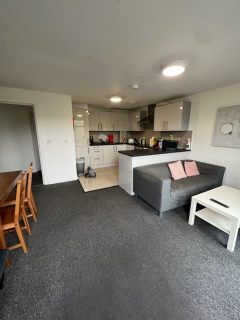 Property photo 3 of 13 Open-Plan Living!
