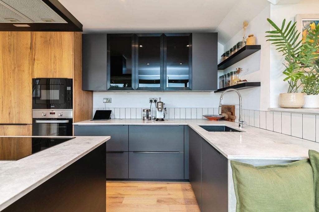 Property photo 3 of 32 Photo