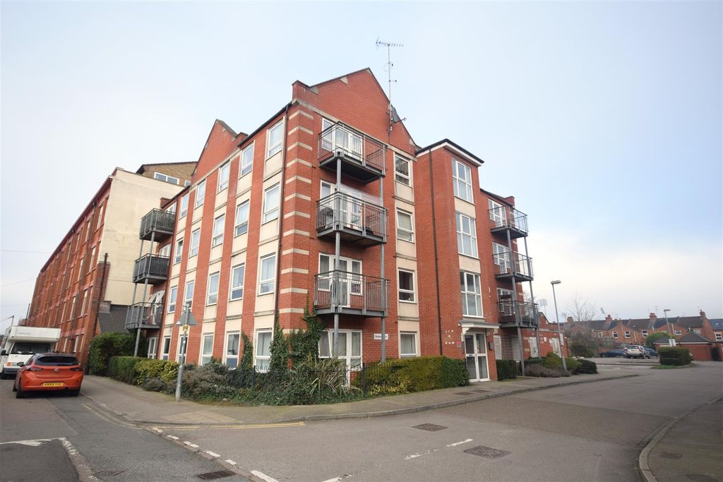 Property photo 1 of 8