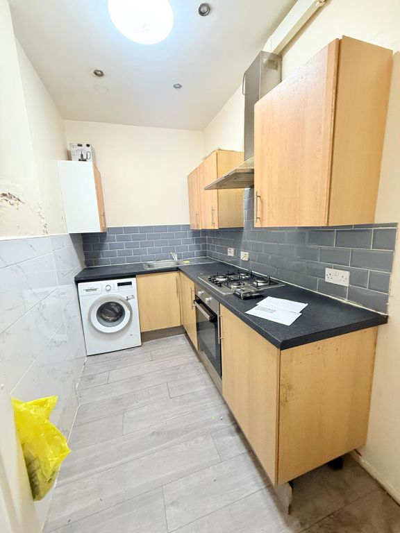 Property photo 1 of 7 Two Bedroom Ground Floor With Garden And Parking- Seven King Station