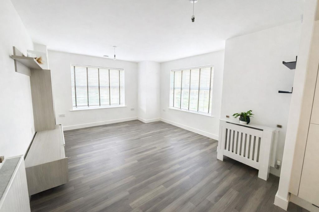 Property photo 3 of 9 Coopers Estate Agents