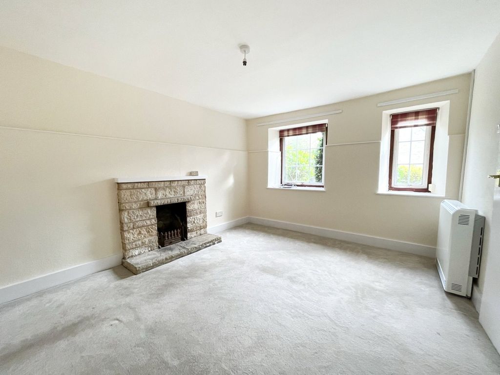 Property photo 3 of 16 Living Room