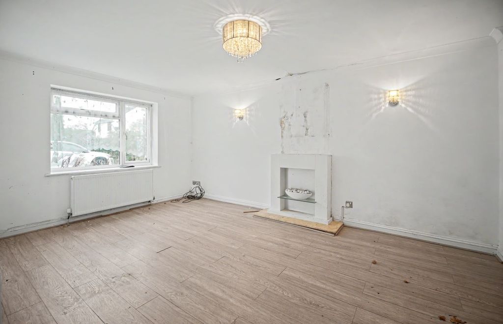 Property photo 2 of 25