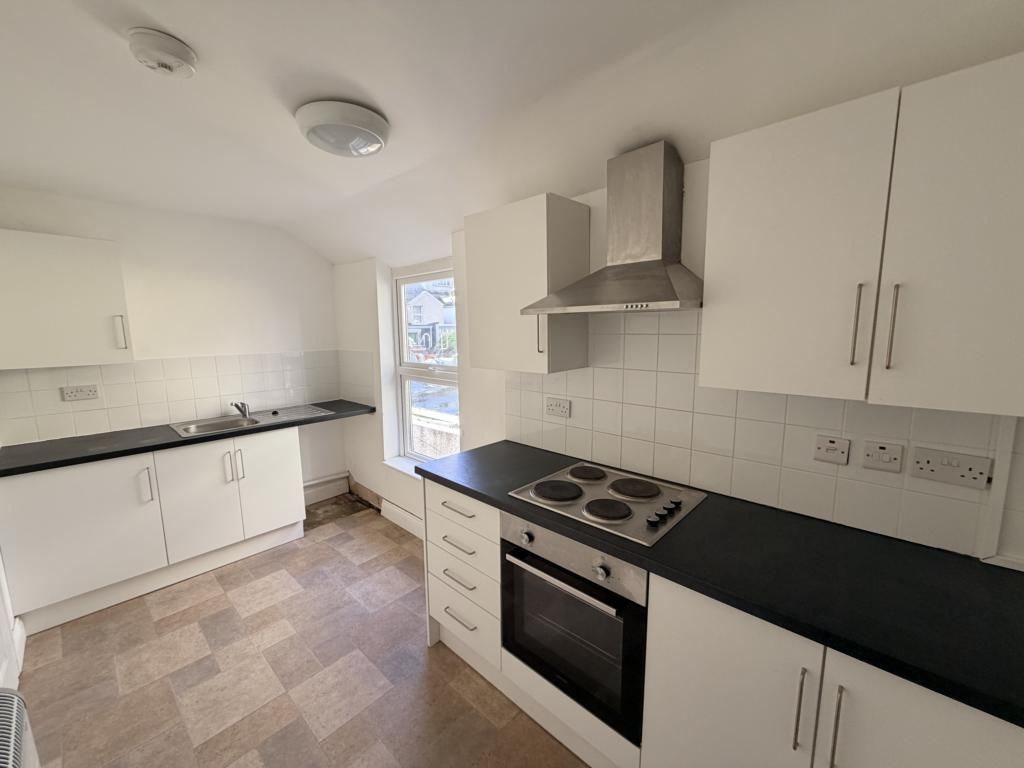 Property photo 3 of 8 Kitchen