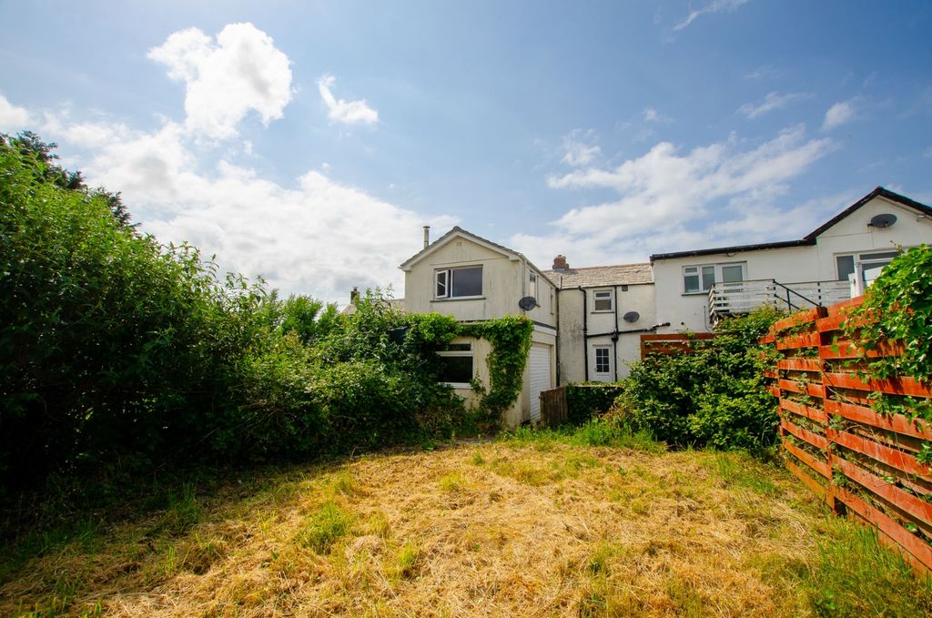 Property photo 2 of 11 3 High Street Tps Bodmin - 01208 74182-11
