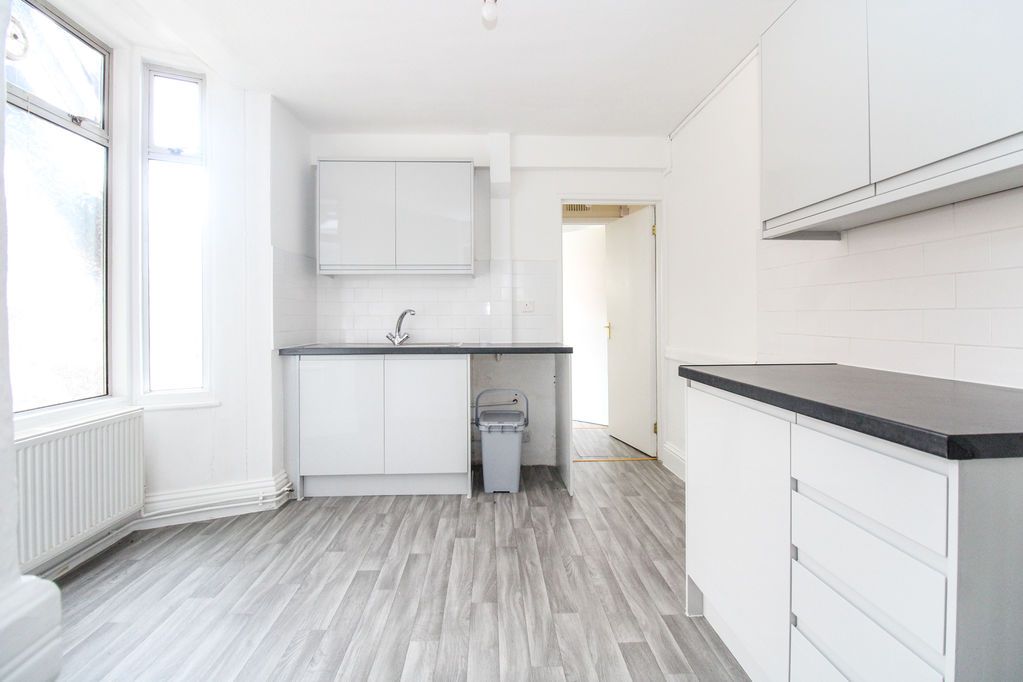 Property photo 3 of 16 Kitchen