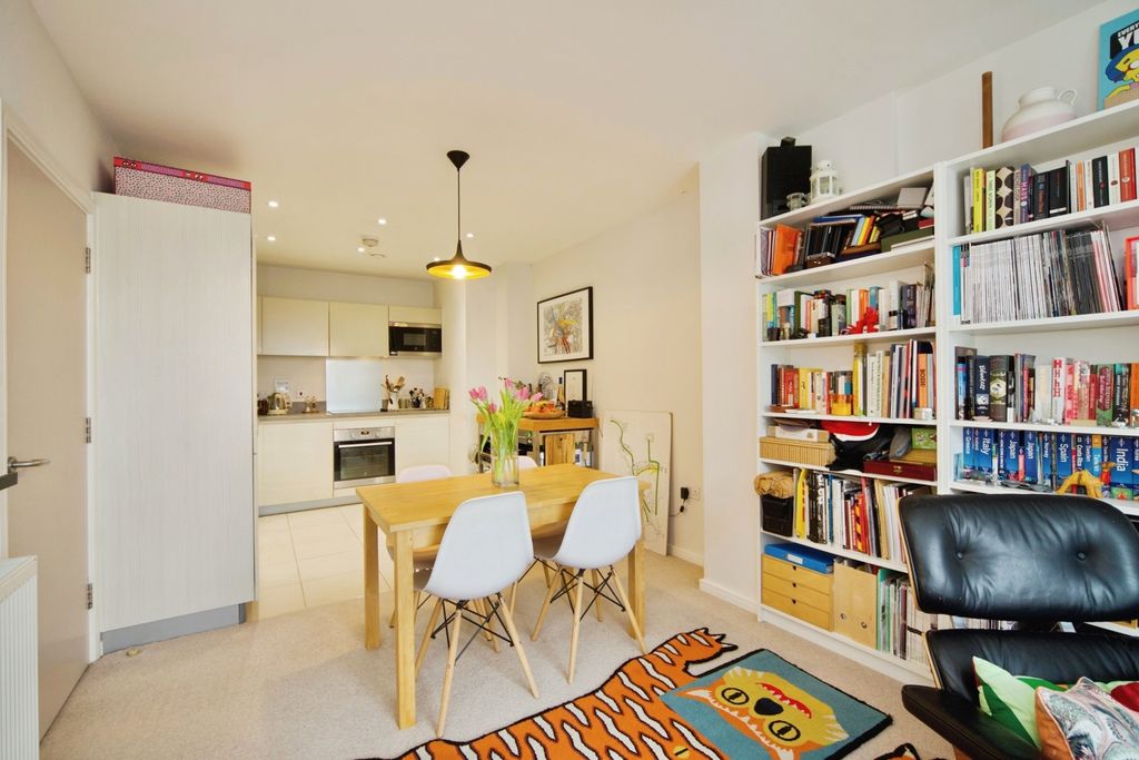 Property photo 3 of 14 Pbox-Img.Jpg