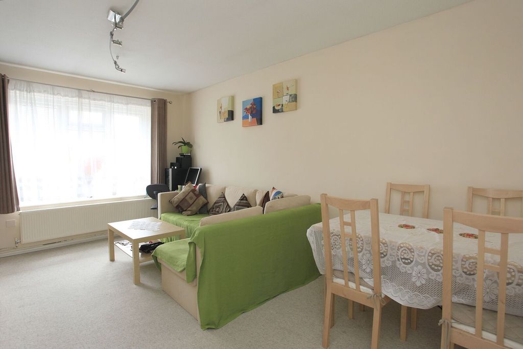 Property photo 2 of 7