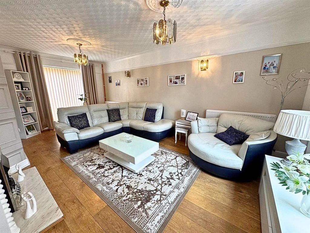 Property photo 2 of 16 Lounge/ Dining Room