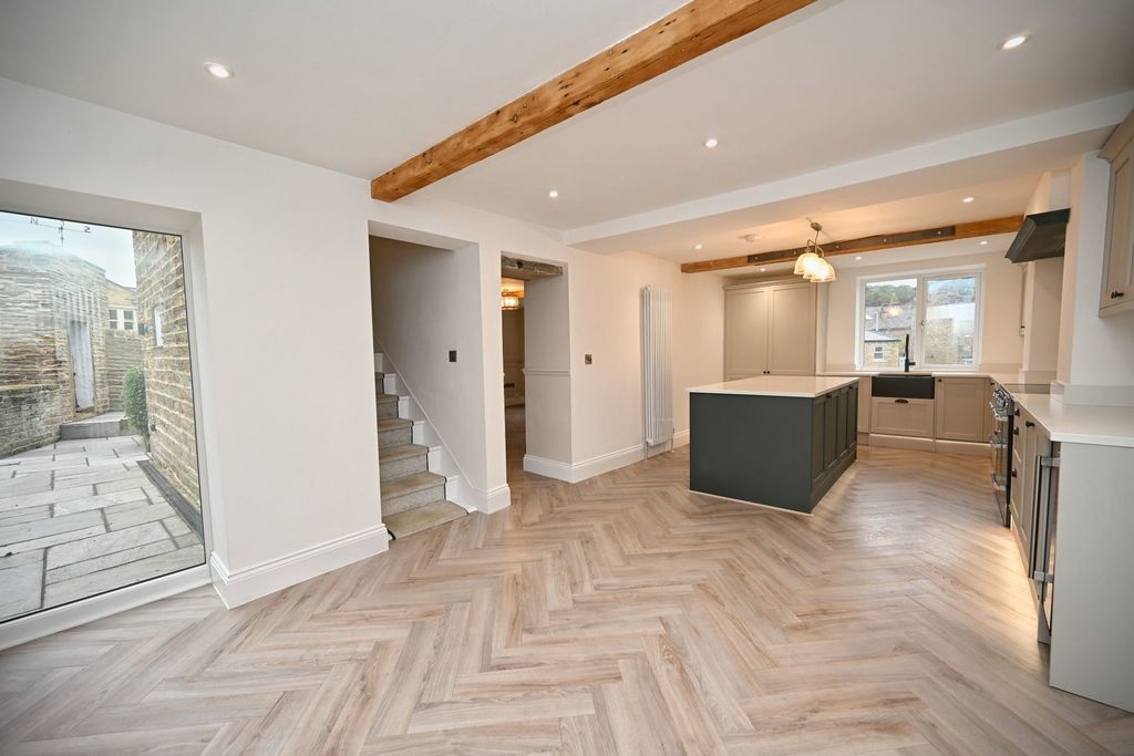 Property photo 2 of 38