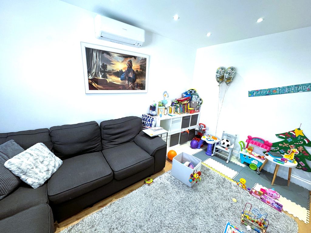 Property photo 3 of 18