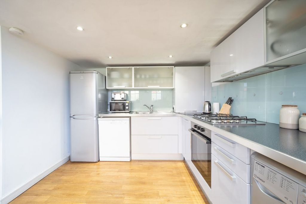 Property photo 3 of 8