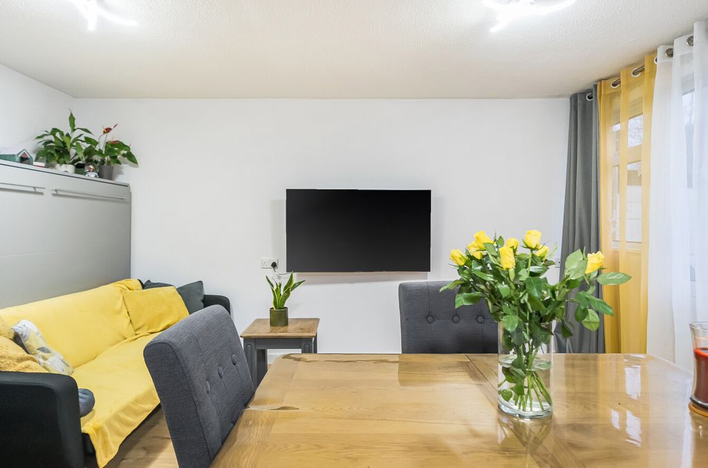 Property photo 3 of 14 1388661-8-69403F6...