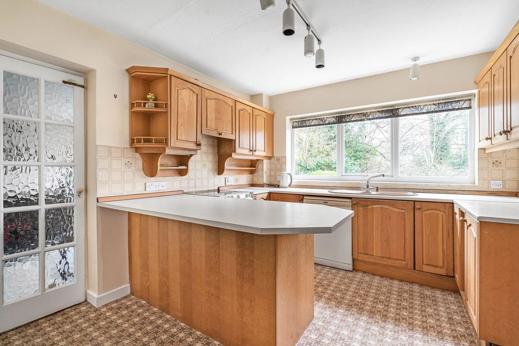 Property photo 3 of 18 Kitchen