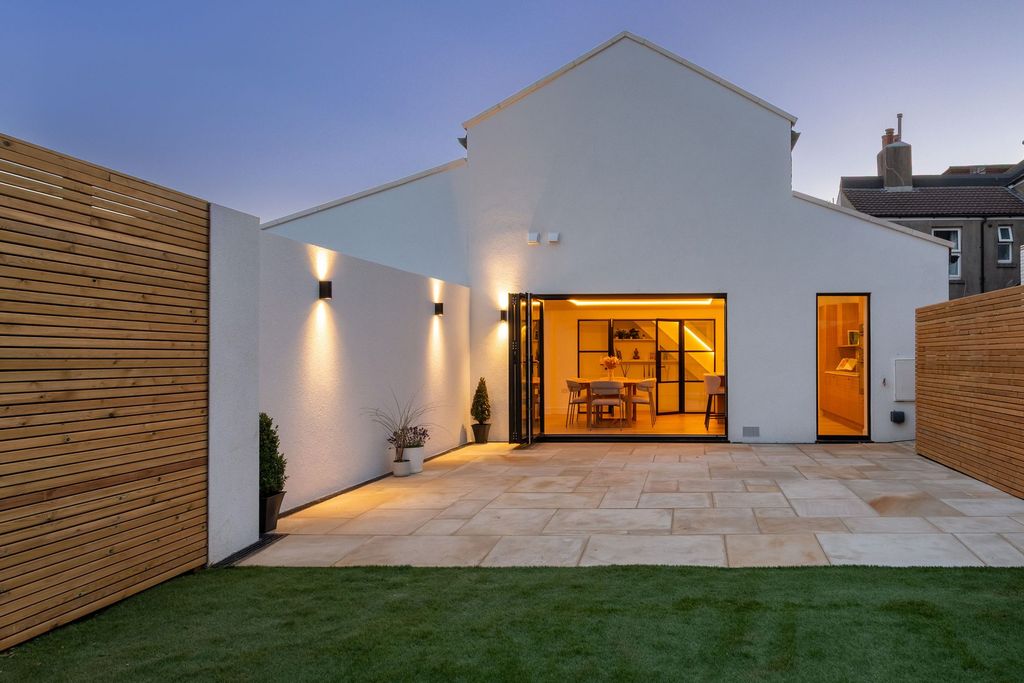 Property photo 1 of 36