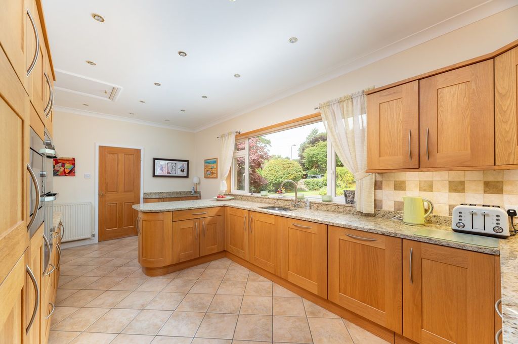 Property photo 3 of 60