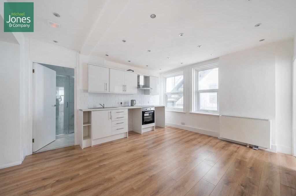 Property photo 3 of 10 0A5ce1A2-Bb3d-47B...