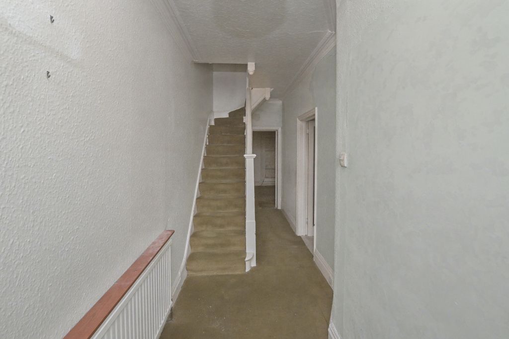 Property photo 2 of 12 43 Norman Road, Sutton, Surrey, Sm1 2Tb