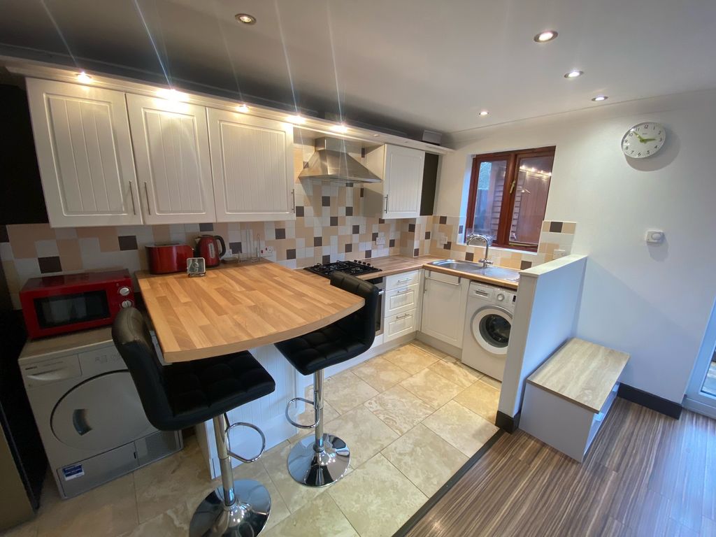 Property photo 2 of 8 Kitchen
