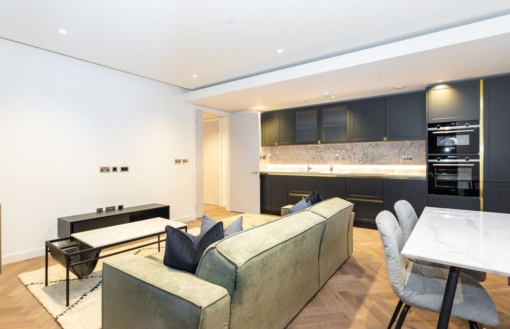 Property photo 2 of 8 23 Asquith House ...