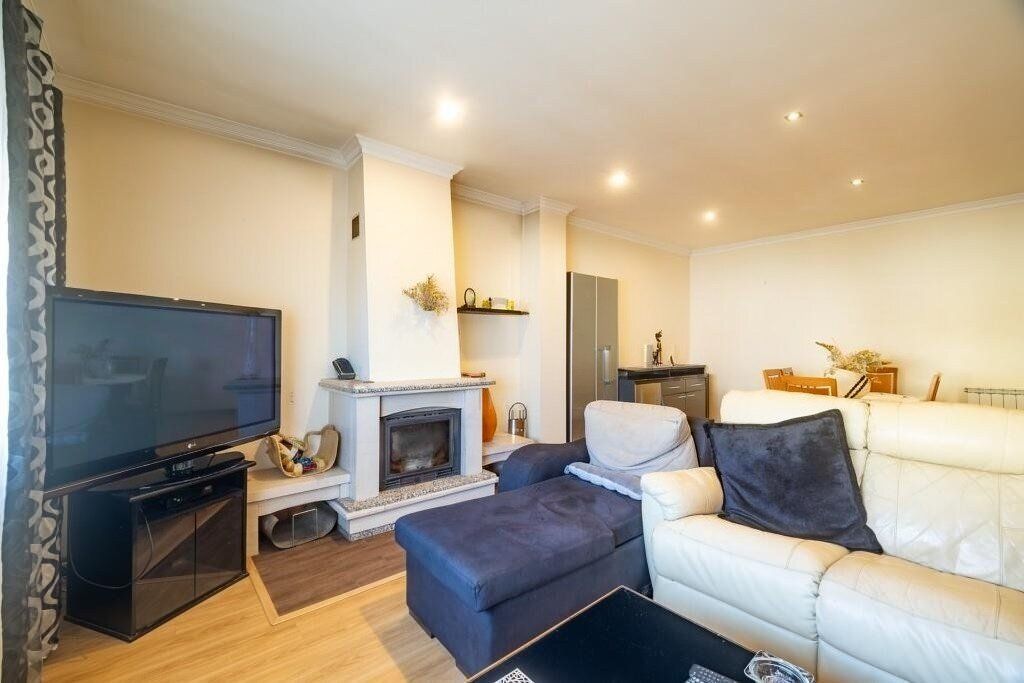 Property photo 1 of 46 Moradia T4 Em Arcozelo | Large Areas, Balconies, Outdoor Space And Garage