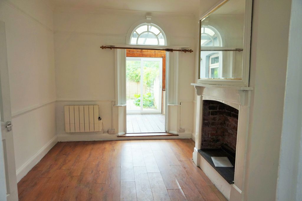 Property photo 2 of 8