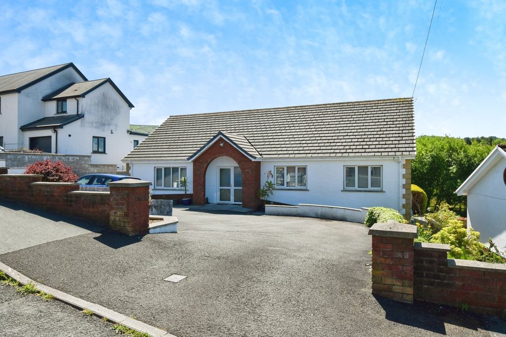 Property photo 2 of 16 Photo