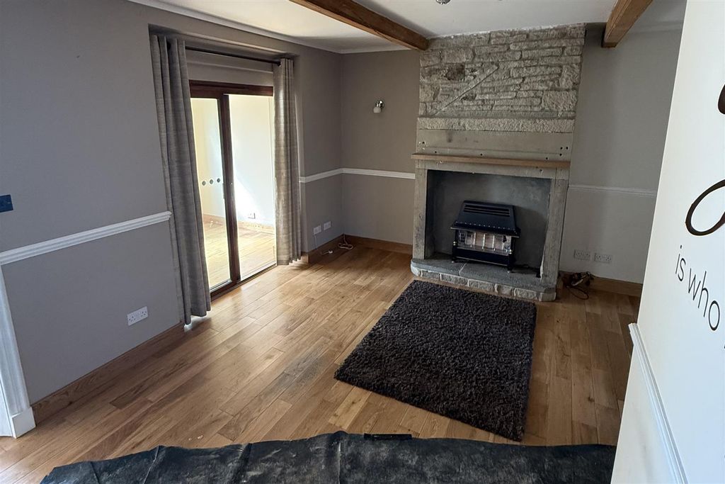 Property photo 3 of 25 Living Room